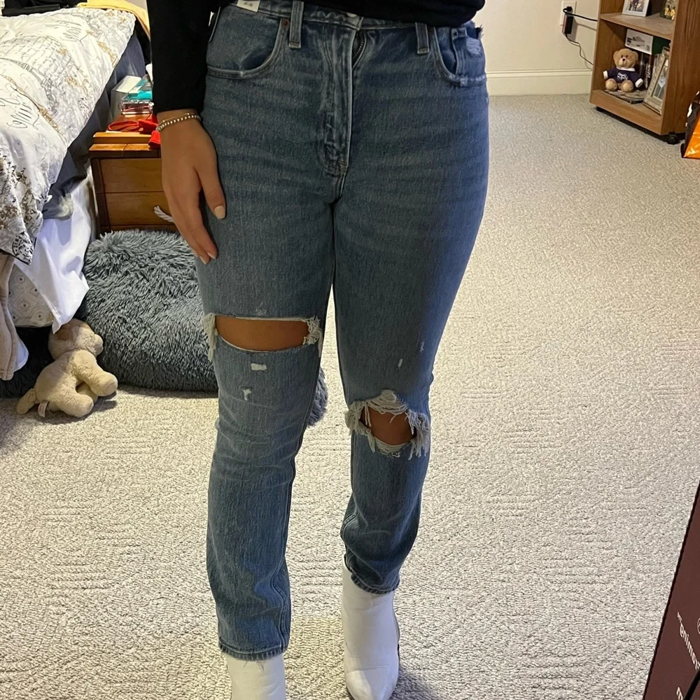Abercrombie & Fitch High Rise Mom Jeans - Medium Wash, Ripped - Picture 4 of 8